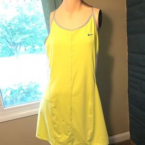 Nike Sphere Dry Dress • Medium